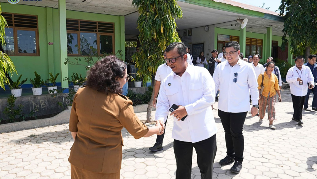 BGN Bireuen Bersama BPOM dan PCO RI Tinjau Pelaksanaan MBG di Kupang