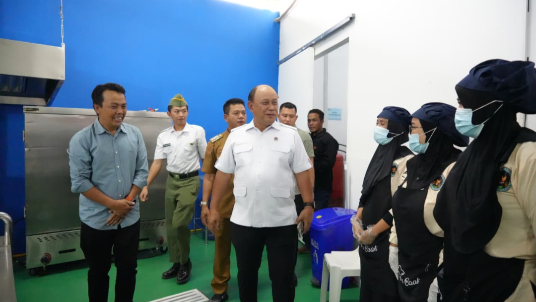Dorong Ekonomi Rakyat melalui MBG, Kepala BGN Bireuen Pantau SPPG di Bandung